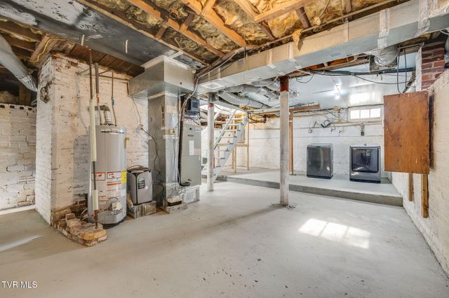 128 Shadowwood Lane, Elizabethton, TN 37643