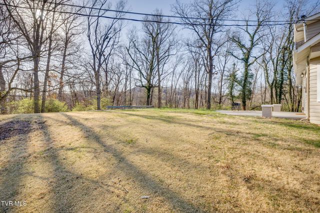 128 Shadowwood Lane, Elizabethton, TN 37643