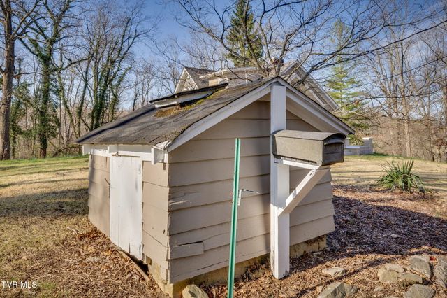 128 Shadowwood Lane, Elizabethton, TN 37643