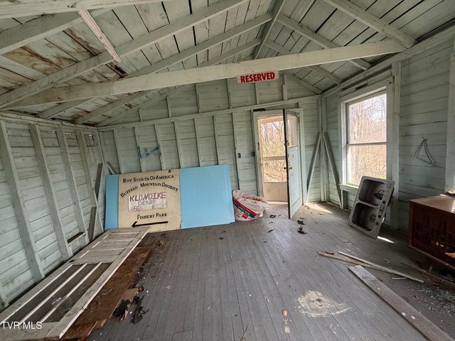 128 Shadowwood Lane, Elizabethton, TN 37643