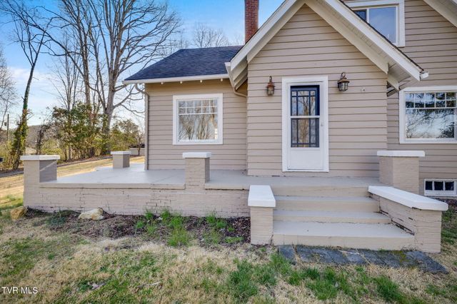 128 Shadowwood Lane, Elizabethton, TN 37643