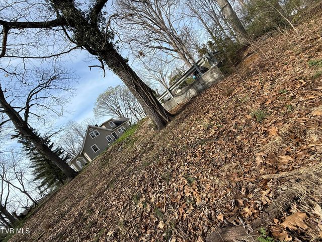 128 Shadowwood Lane, Elizabethton, TN 37643