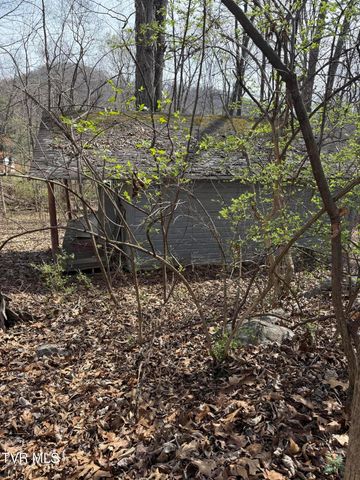 128 Shadowwood Lane, Elizabethton, TN 37643