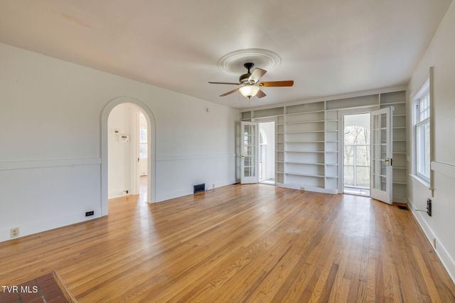 128 Shadowwood Lane, Elizabethton, TN 37643