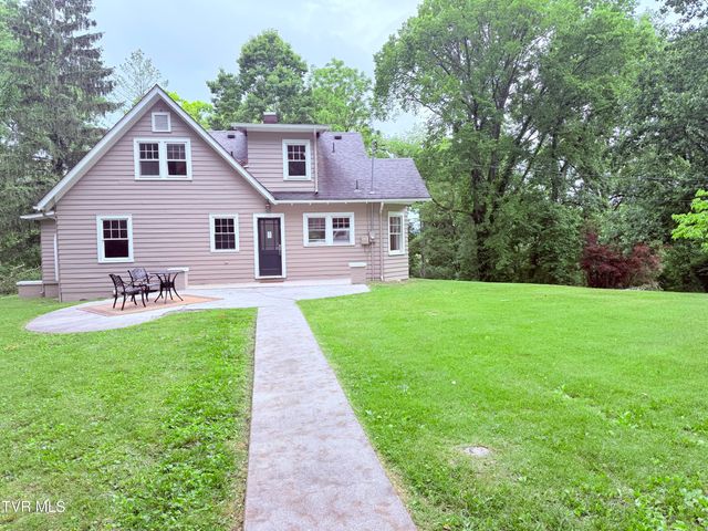 128 Shadowwood Lane, Elizabethton, TN 37643