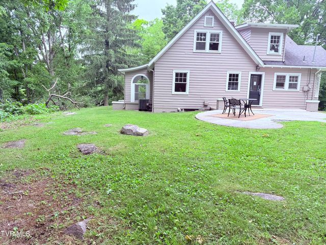128 Shadowwood Lane, Elizabethton, TN 37643