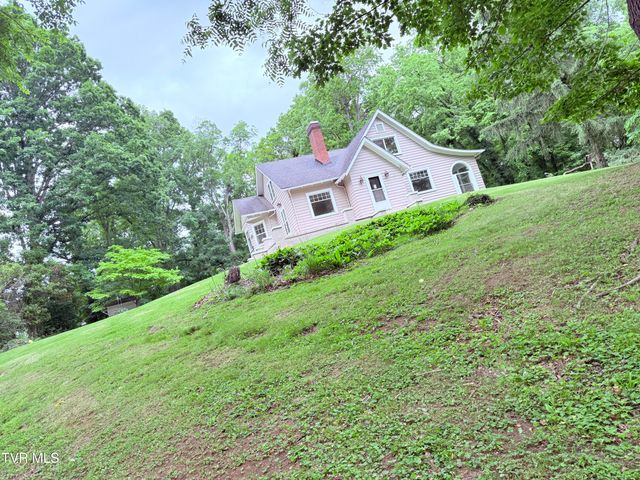 128 Shadowwood Lane, Elizabethton, TN 37643