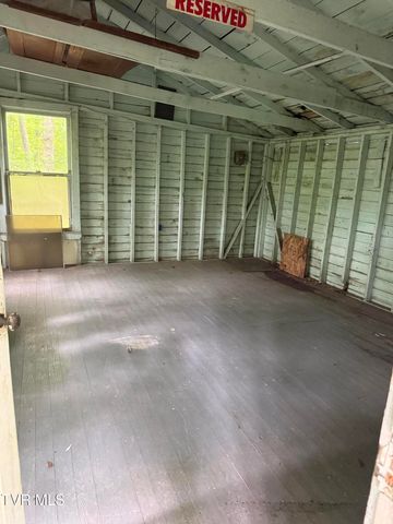 128 Shadowwood Lane, Elizabethton, TN 37643