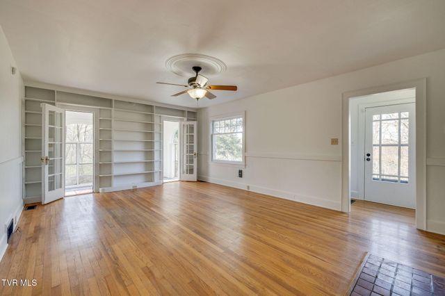 128 Shadowwood Lane, Elizabethton, TN 37643