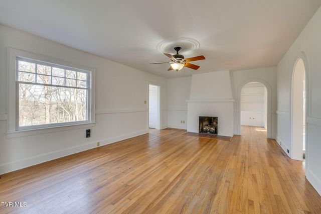 128 Shadowwood Lane, Elizabethton, TN 37643