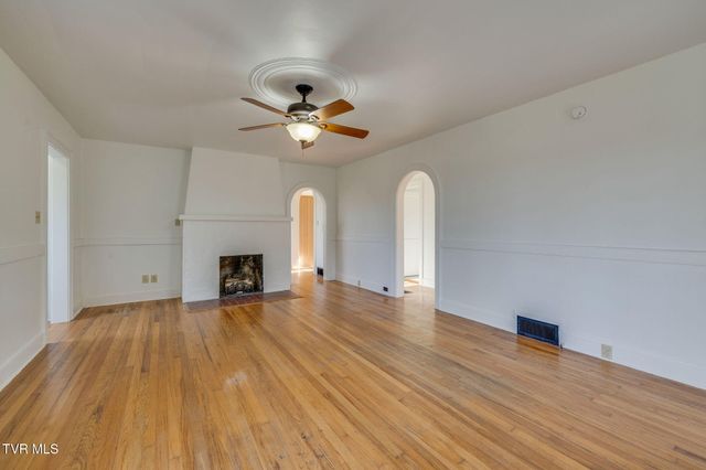 128 Shadowwood Lane, Elizabethton, TN 37643