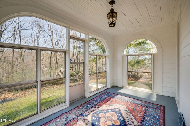 128 Shadowwood Lane, Elizabethton, TN 37643