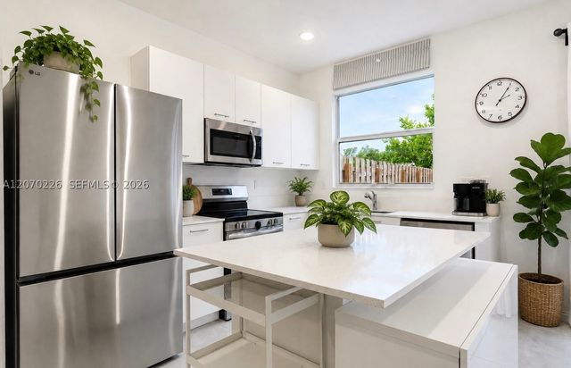 12218 NW 24th Pl, Miami, FL 33167
