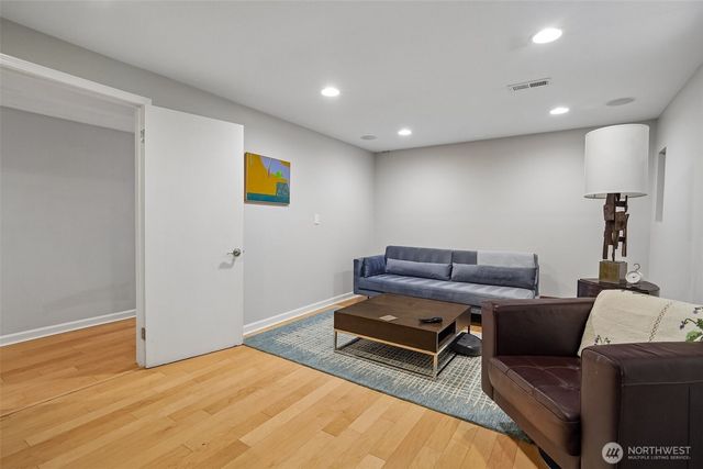 2646 109 Place NE, Bellevue, WA 98004