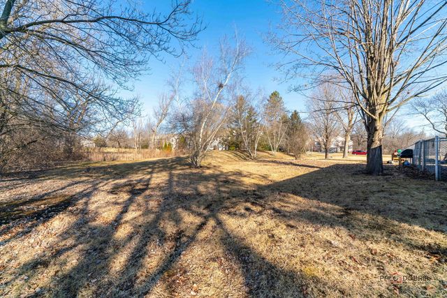 33430 N Hunt Club Road, Libertyville, IL 60048