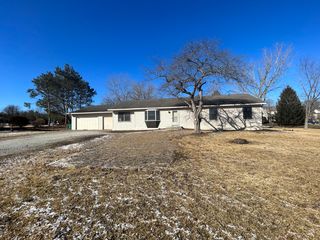 33430 N Hunt Club Road, Libertyville, IL 60048