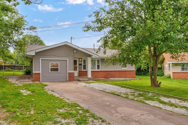 2724 N Franklin Avenue, Springfield, MO 65803