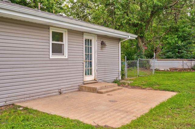 2724 N Franklin Avenue, Springfield, MO 65803