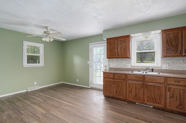 2724 N Franklin Avenue, Springfield, MO 65803