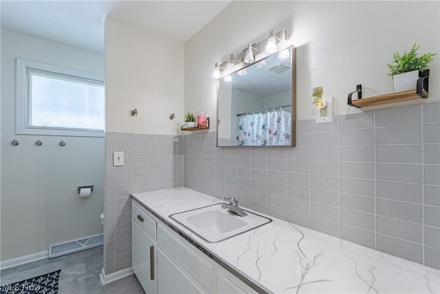2810 Utica Avenue, Lorain, OH 44052