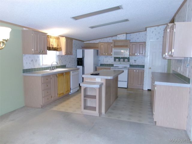 392 county road 517 Road, Valley Grande, AL 36703