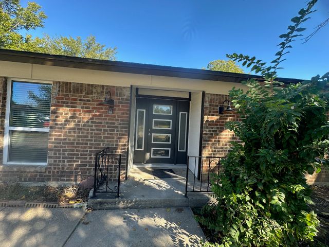 507 Southridge Court, Arlington, TX 76010