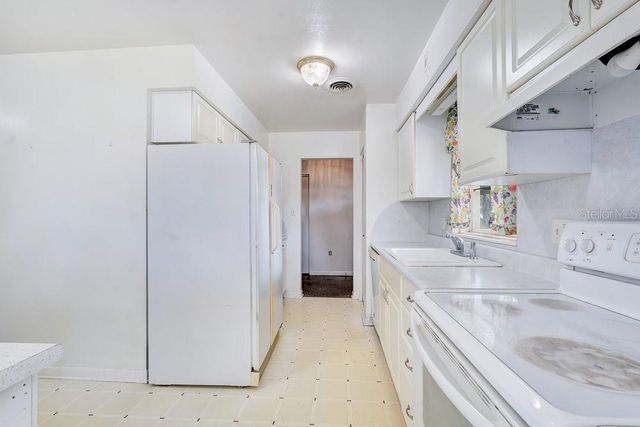 4004 LOUISBURG LANE, Orlando, FL 32808