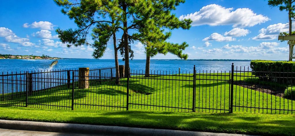 12800 Melville Drive 207 B, Montgomery, TX 77356