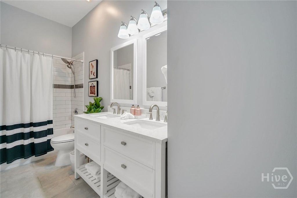 Image 10 of property listing at 321 W 31st Street 1, Savannah, GA 31401