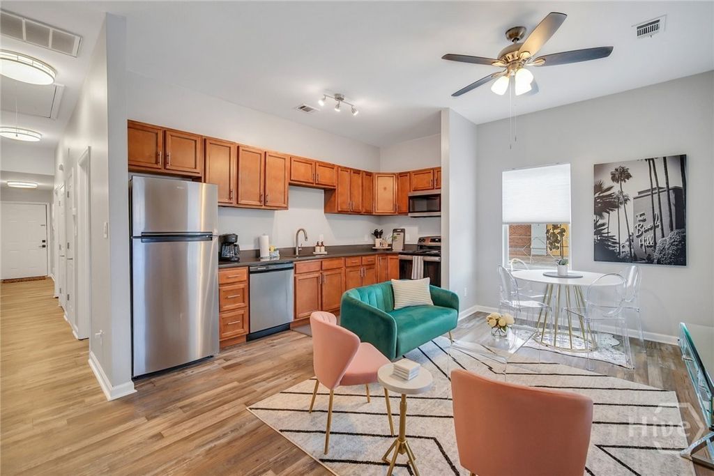 Image 2 of property listing at 321 W 31st Street 1, Savannah, GA 31401