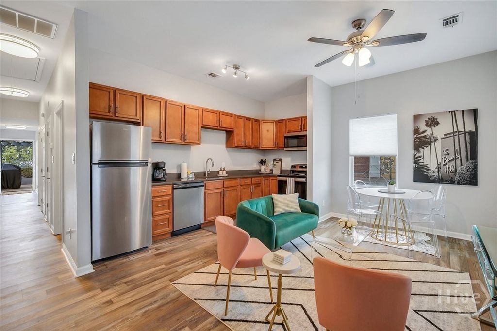 Image 3 of property listing at 321 W 31st Street 1, Savannah, GA 31401