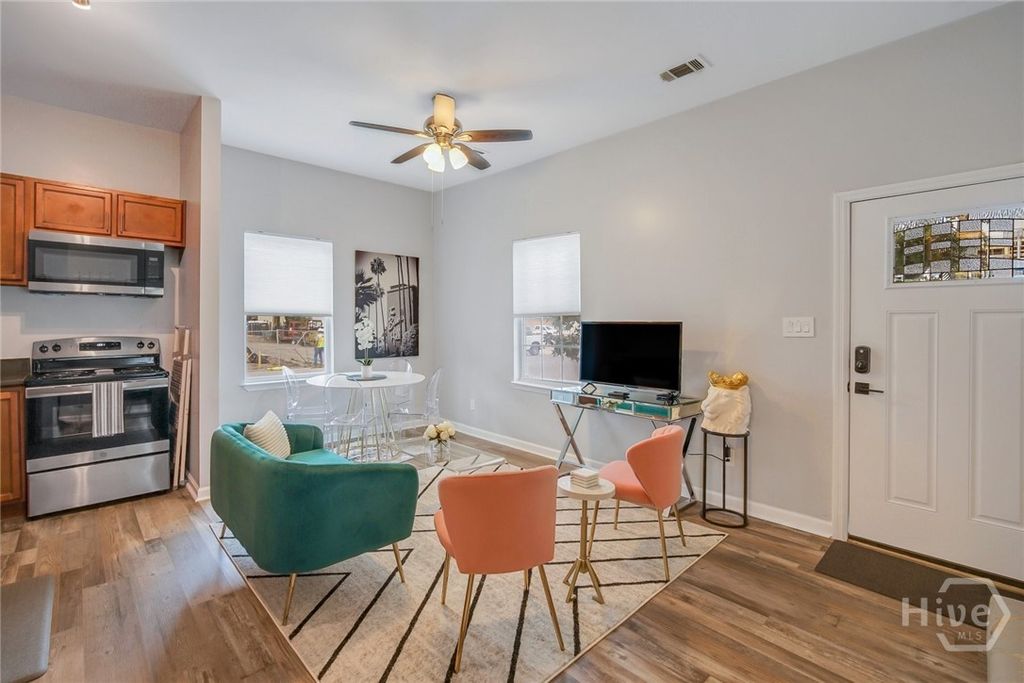 Image 4 of property listing at 321 W 31st Street 1, Savannah, GA 31401