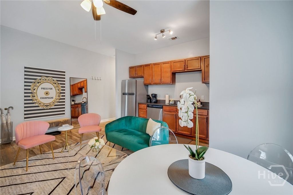 Image 6 of property listing at 321 W 31st Street 1, Savannah, GA 31401