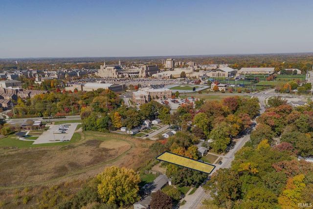 1123 N Twyckenham Drive, South Bend, IN 46617