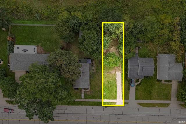 1123 N Twyckenham Drive, South Bend, IN 46617