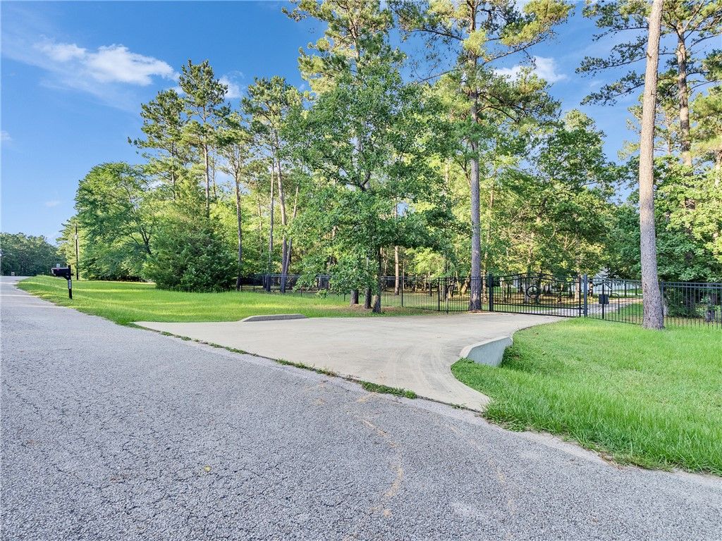9058 Amelia Drive, Anderson, TX 77830 — photo 2