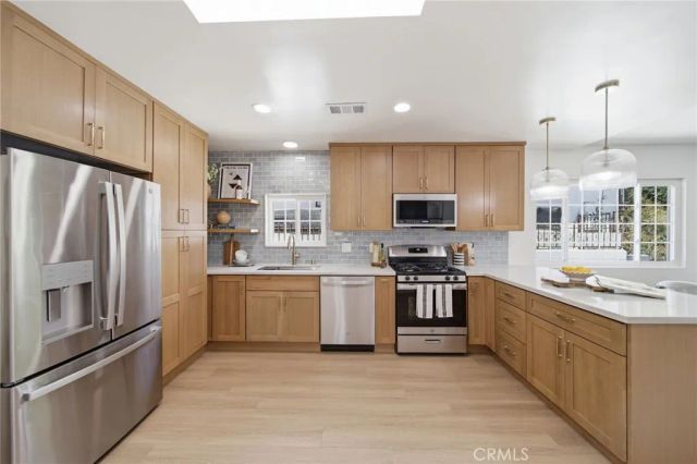 819 Rosemont, Los Angeles, CA 90026