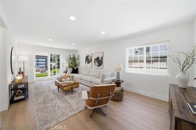 819 Rosemont, Los Angeles, CA 90026