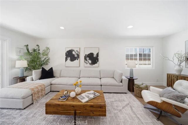 819 Rosemont, Los Angeles, CA 90026