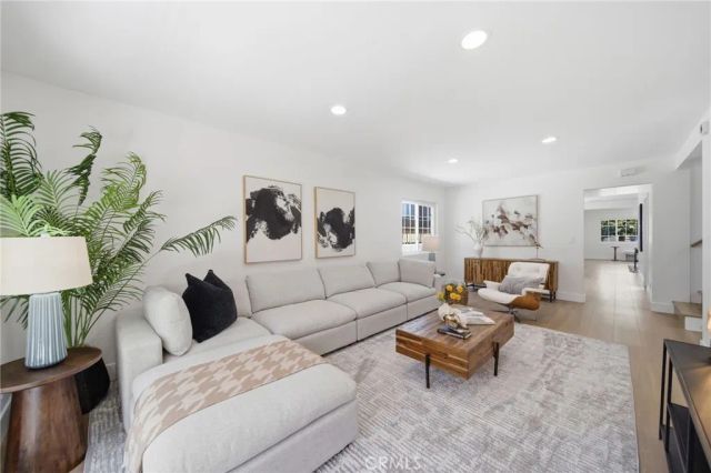 819 Rosemont, Los Angeles, CA 90026