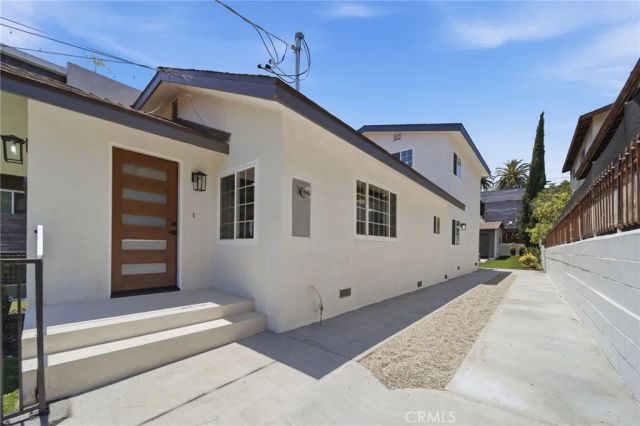 819 Rosemont, Los Angeles, CA 90026