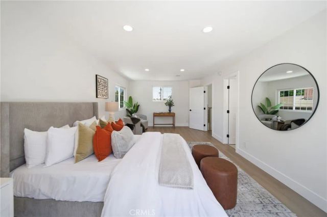 819 Rosemont, Los Angeles, CA 90026