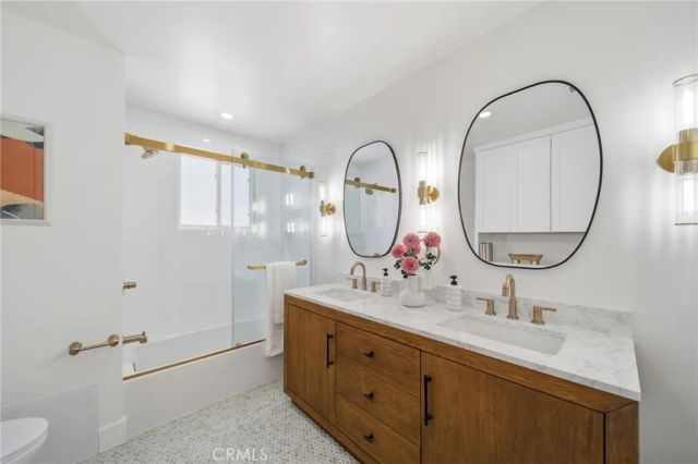819 Rosemont, Los Angeles, CA 90026