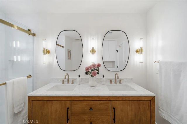 819 Rosemont, Los Angeles, CA 90026