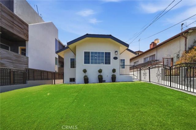819 Rosemont, Los Angeles, CA 90026