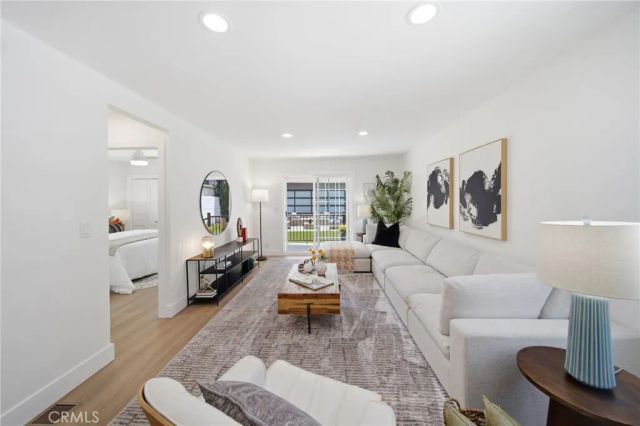 819 Rosemont, Los Angeles, CA 90026