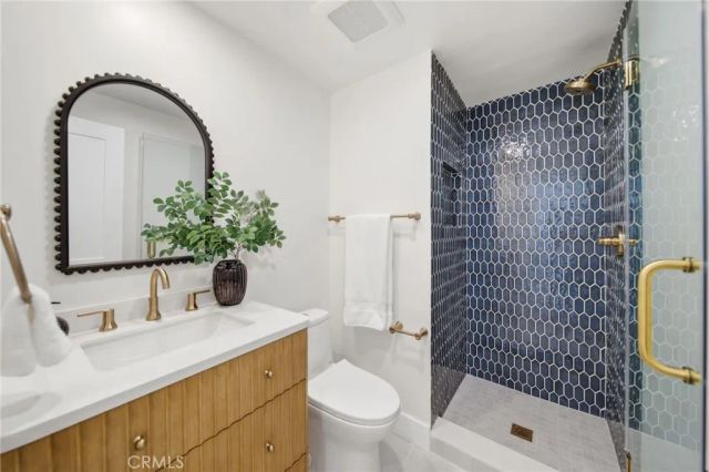 819 Rosemont, Los Angeles, CA 90026
