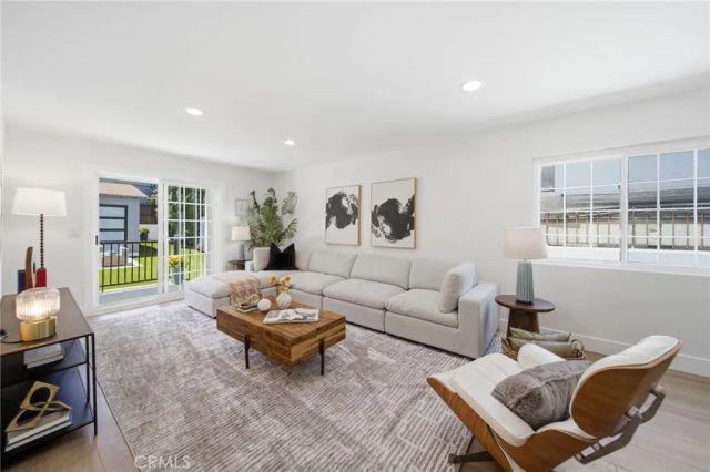 819 Rosemont, Los Angeles, CA 90026
