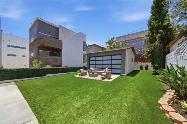 819 Rosemont, Los Angeles, CA 90026
