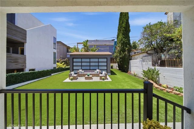 819 Rosemont, Los Angeles, CA 90026